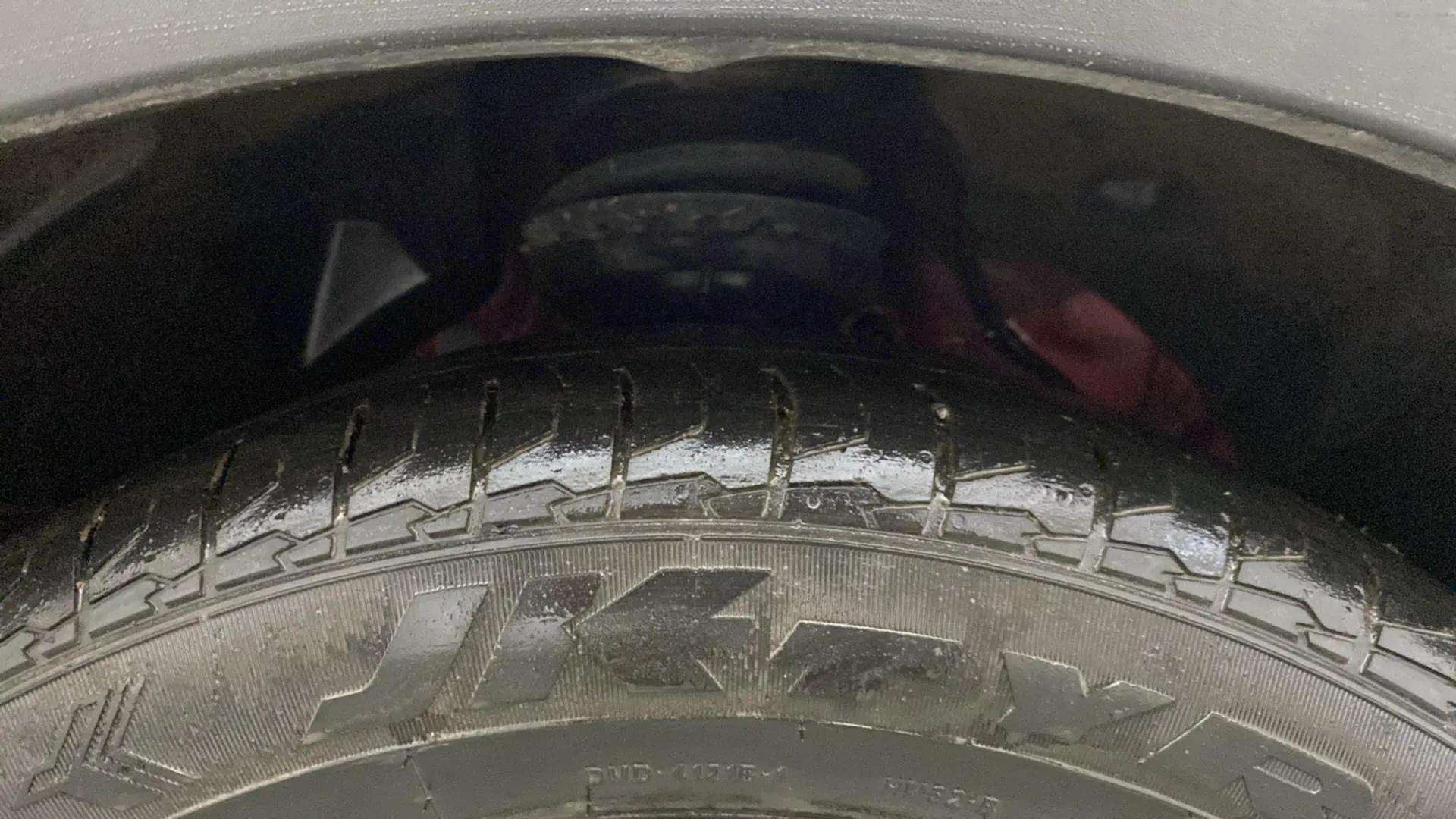 RHS-Front-Tyre-Tread-18