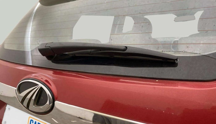 2020 Mahindra XUV300 W8(O) 1.2 PETROL DUAL TONE, Petrol, Manual, 66,817 km, Rear Wiper