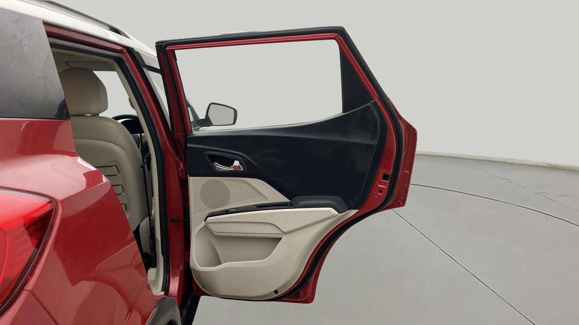 RHS-Rear-Door-Open-33