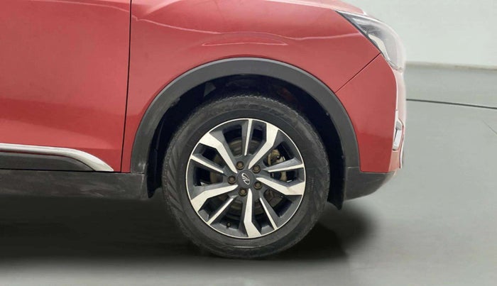 2020 Mahindra XUV300 W8(O) 1.2 PETROL DUAL TONE, Petrol, Manual, 66,817 km, Right Front Wheel