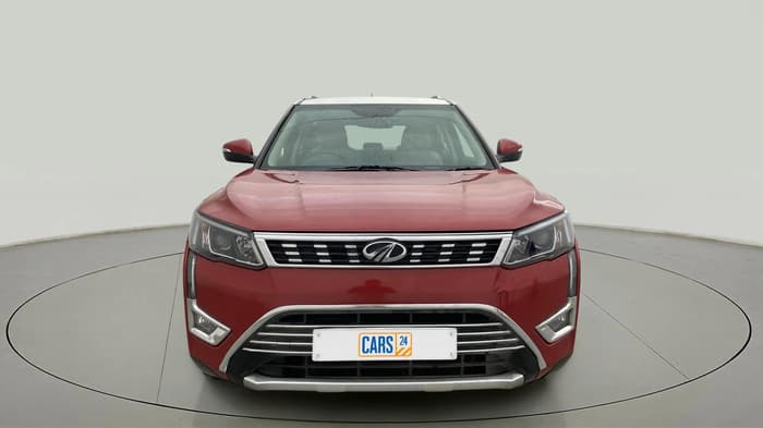 2020 Mahindra XUV300 W8(O) 1.2 PETROL DUAL TONE, Petrol, Manual, 66,817 km, Front