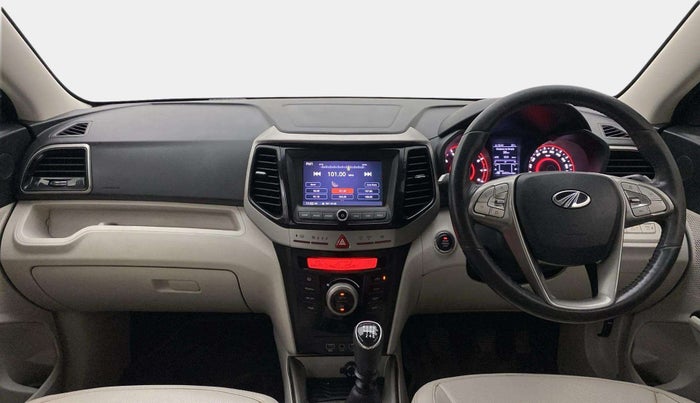 2020 Mahindra XUV300 W8(O) 1.2 PETROL DUAL TONE, Petrol, Manual, 66,817 km, Dashboard