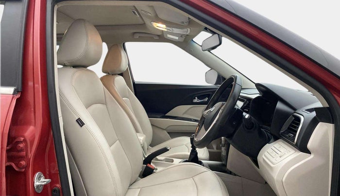 2020 Mahindra XUV300 W8(O) 1.2 PETROL DUAL TONE, Petrol, Manual, 66,817 km, Right Side Front Door Cabin