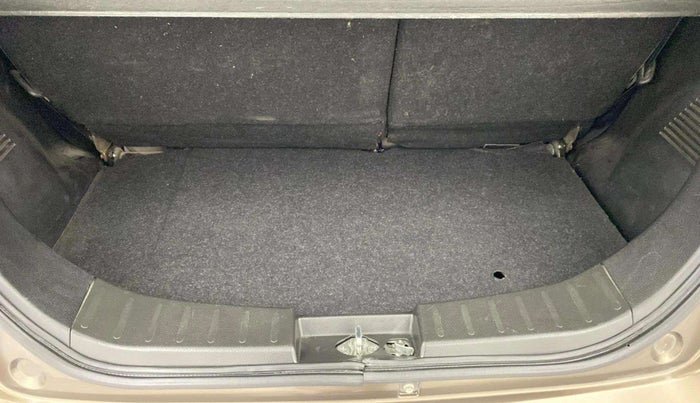 2016 Maruti Wagon R 1.0 VXI AMT, Petrol, Automatic, 61,247 km, Boot Inside