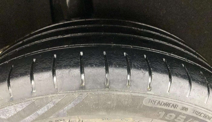 2021 Maruti Baleno ZETA PETROL 1.2, Petrol, Manual, 70,270 km, Right Rear Tyre Tread