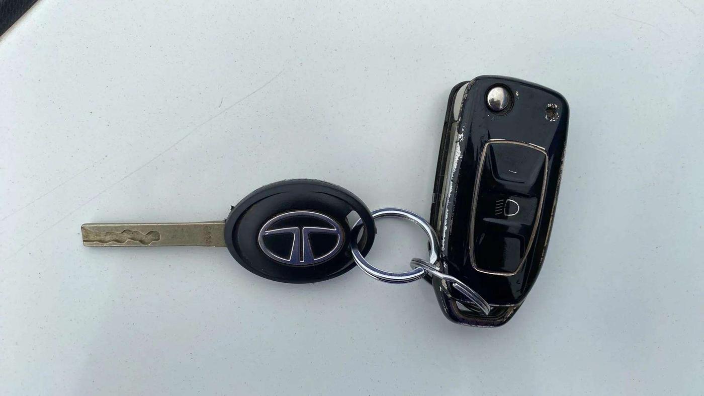 2022 Tata TIAGO NRG XT MT, Petrol, Manual, 9,756 km, Key Close Up