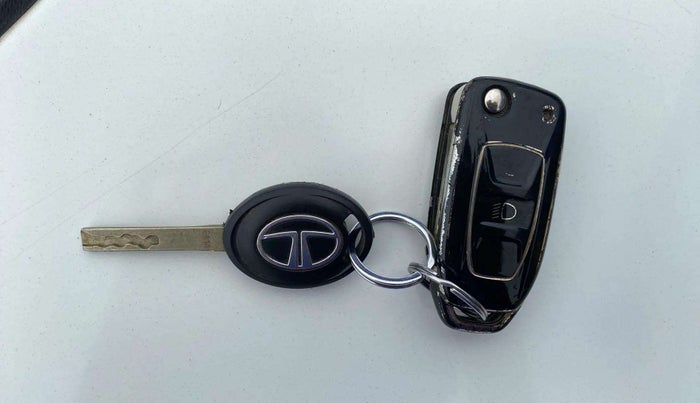 2022 Tata TIAGO NRG XT MT, Petrol, Manual, 9,756 km, Key Close Up