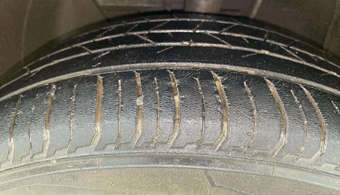 2025 Hyundai NEW I20 SPORTZ 1.5 MT, Diesel, Manual, 29,126 km, Left Front Tyre Tread