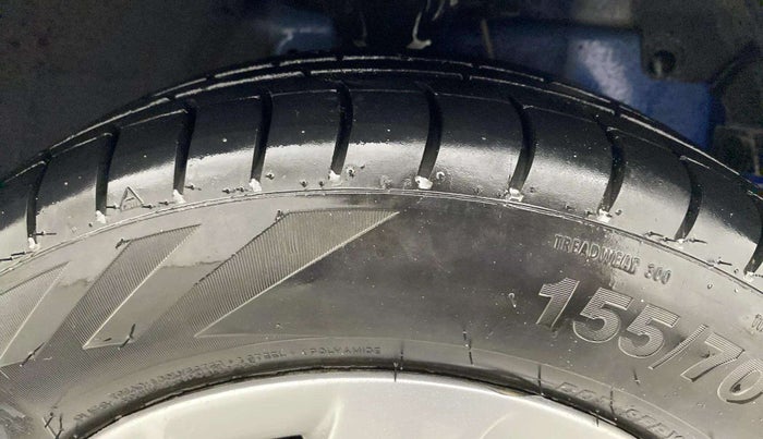 2018 Hyundai Eon ERA +, Petrol, Manual, 58,074 km, Right Front Tyre Tread