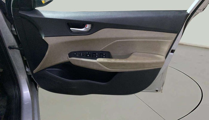 2017 Hyundai Verna 1.6 VTVT SX (O) AT, Petrol, Automatic, 68,736 km, Driver Side Door Panels Control