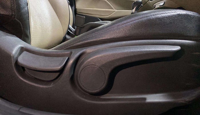 2017 Hyundai Verna 1.6 VTVT SX (O) AT, Petrol, Automatic, 68,736 km, Driver Side Adjustment Panel