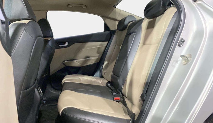 2017 Hyundai Verna 1.6 VTVT SX (O) AT, Petrol, Automatic, 68,736 km, Right Side Rear Door Cabin