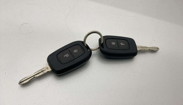 2022 Nissan MAGNITE XL, Petrol, Manual, 29,767 km, Key Close Up