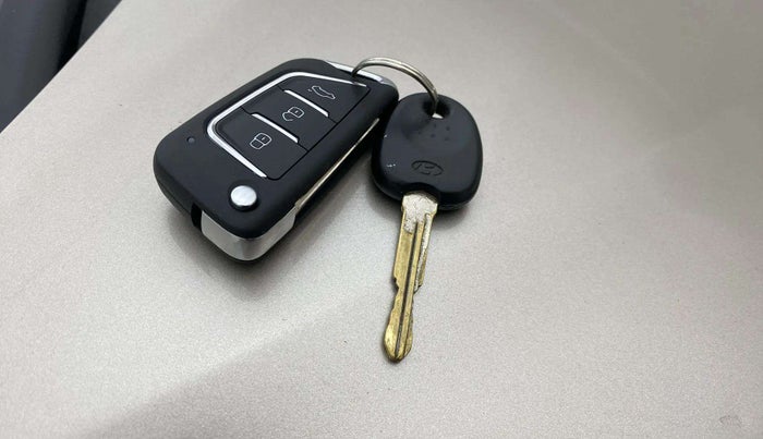 2019 Hyundai NEW SANTRO SPORTZ CNG, CNG, Manual, 67,235 km, Key Close Up
