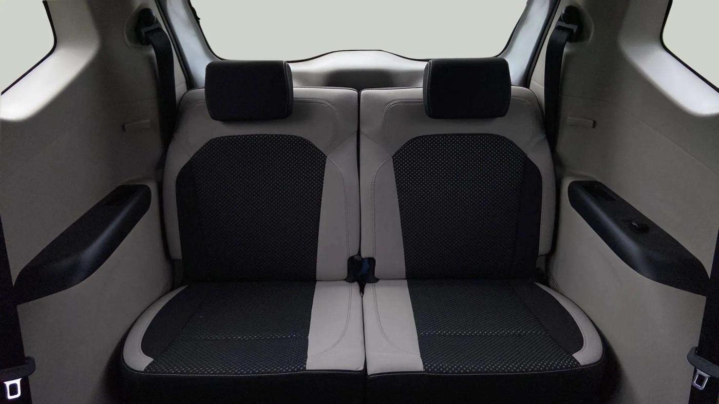 2020 Renault TRIBER RXZ, Petrol, Manual, 32,101 km, Third Seat Row ( optional )