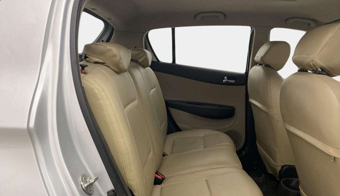 2014 Hyundai i20 SPORTZ 1.2, Petrol, Manual, 71,453 km, Right Side Rear Door Cabin