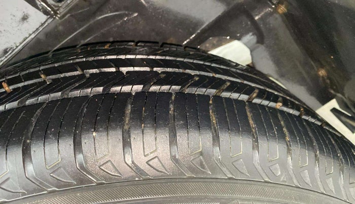 2018 Tata Hexa XT 4X2 7 STR, Diesel, Manual, 1,29,969 km, Left Front Tyre Tread