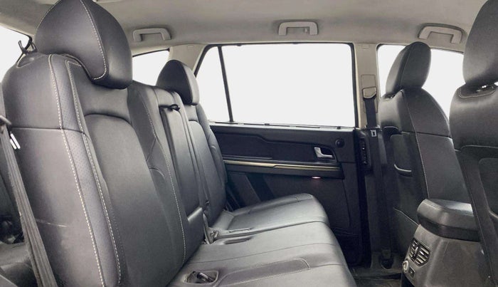 2018 Tata Hexa XT 4X2 7 STR, Diesel, Manual, 1,29,969 km, Right Side Rear Door Cabin