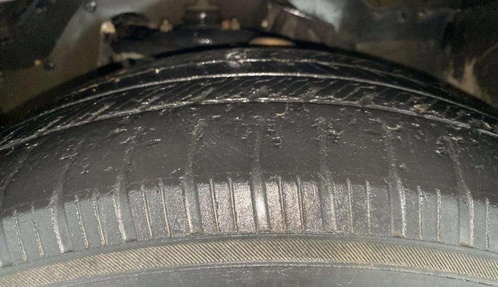 2018 Tata Hexa XT 4X2 7 STR, Diesel, Manual, 1,29,969 km, Right Rear Tyre Tread