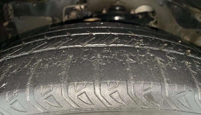 2018 Tata Hexa XT 4X2 7 STR, Diesel, Manual, 1,29,969 km, Right Front Tyre Tread