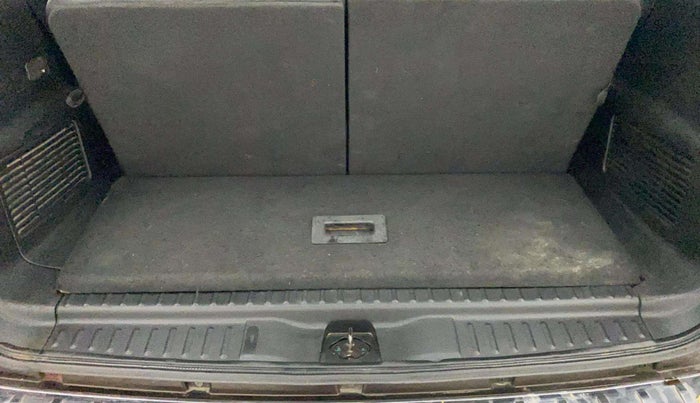 2018 Tata Hexa XT 4X2 7 STR, Diesel, Manual, 1,29,969 km, Boot Inside