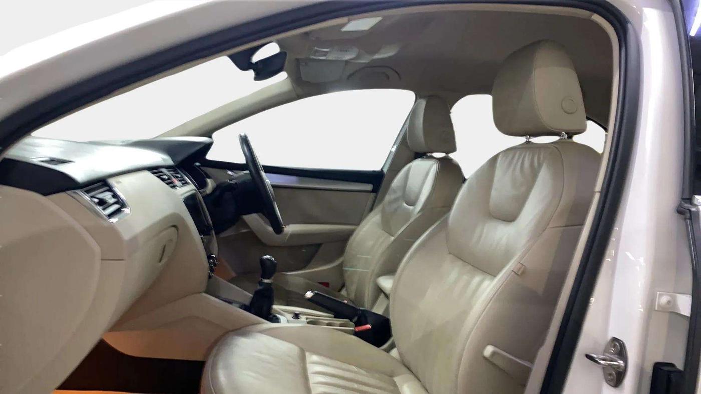 2019 Skoda Octavia STYLE 1.4 TSI, Petrol, Manual, 37,454 km, Right Side Front Door Cabin