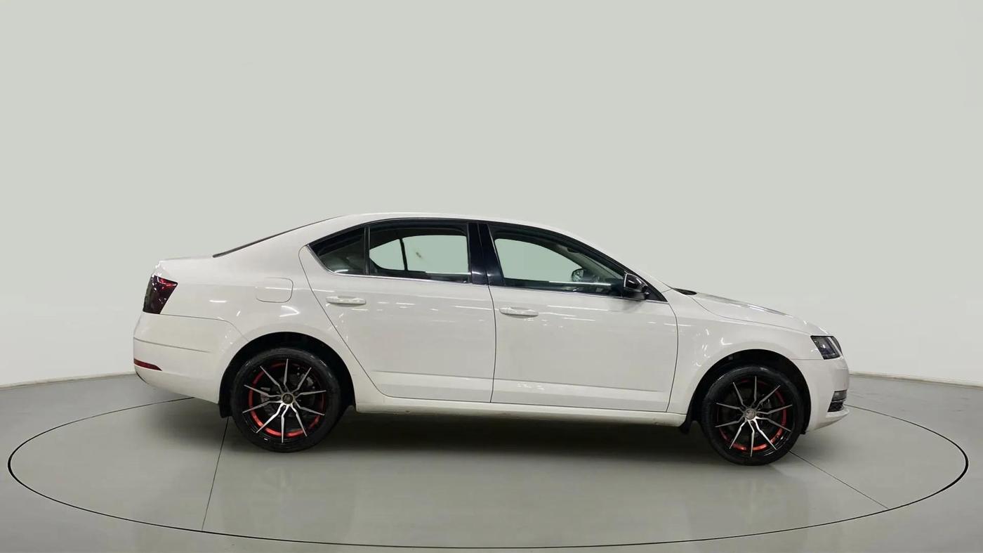 2019 Skoda Octavia STYLE 1.4 TSI, Petrol, Manual, 37,454 km, Right Side View
