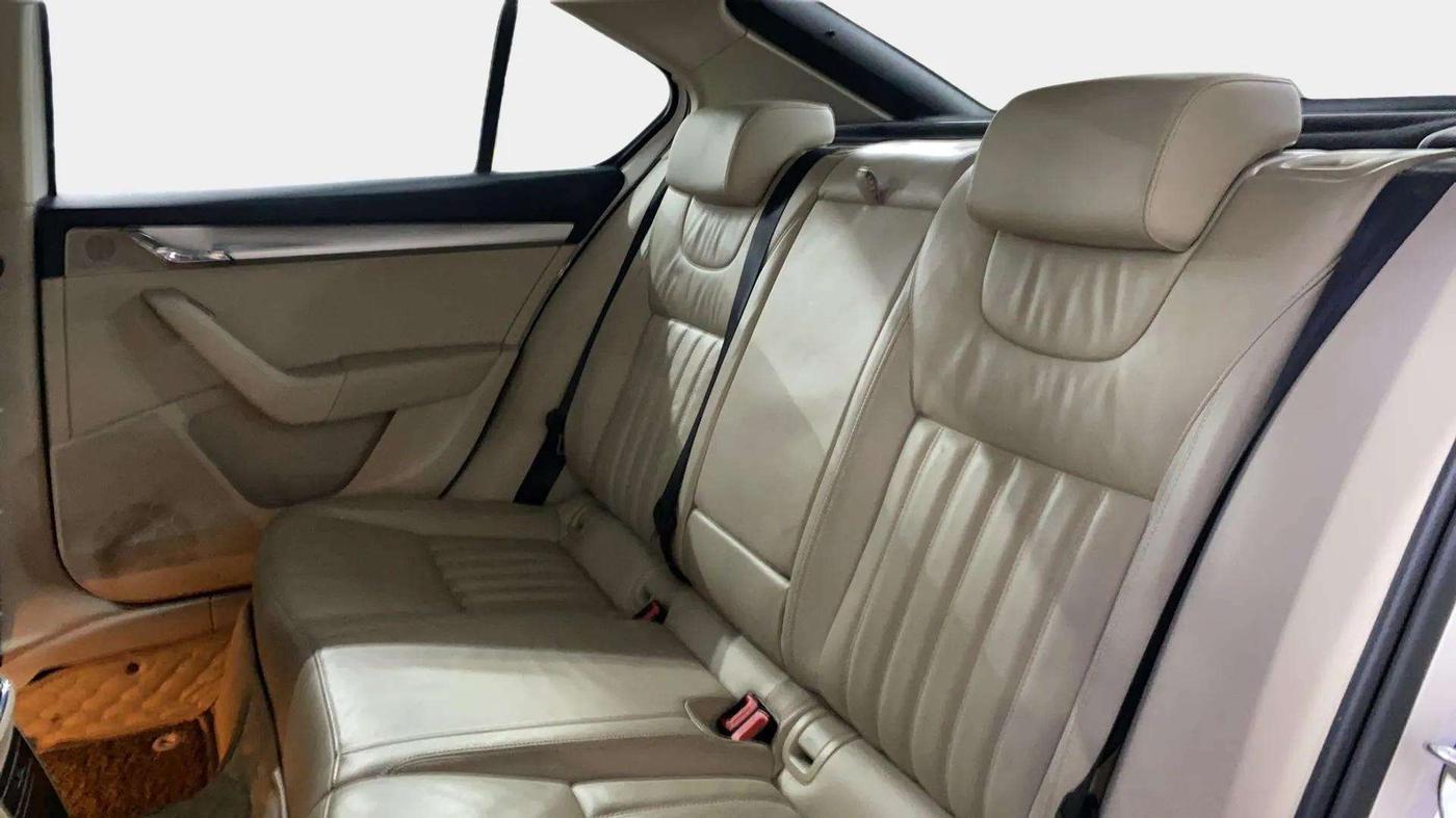 2019 Skoda Octavia STYLE 1.4 TSI, Petrol, Manual, 37,454 km, Right Side Rear Door Cabin