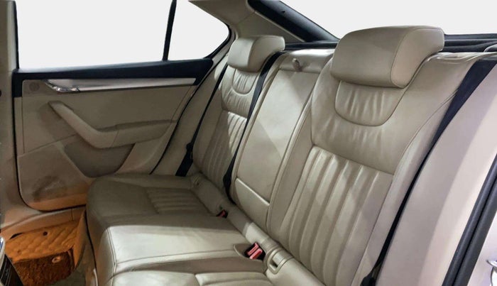 2019 Skoda Octavia STYLE 1.4 TSI, Petrol, Manual, 37,386 km, Right Side Rear Door Cabin