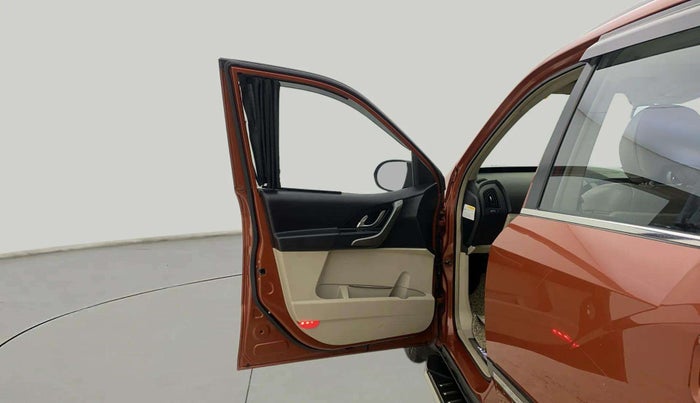 2016 Mahindra XUV500 W10, Diesel, Manual, 1,10,513 km, LHS Front Door