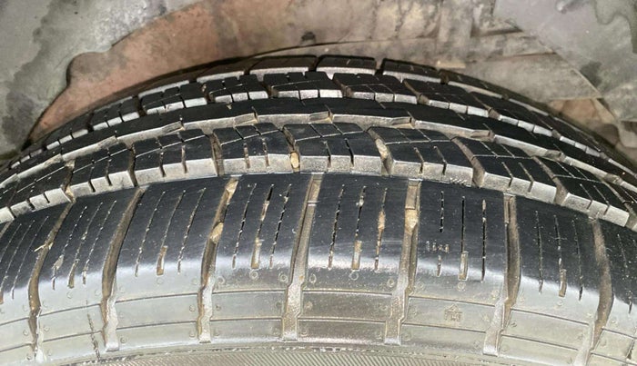 2016 Mahindra XUV500 W10, Diesel, Manual, 1,10,513 km, Left Rear Tyre Tread