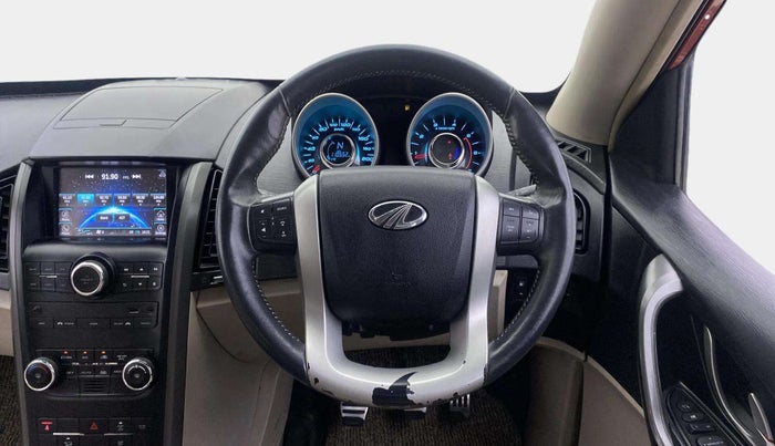 2016 Mahindra XUV500 W10, Diesel, Manual, 1,10,513 km, Steering Wheel Close Up