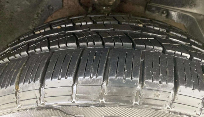 2016 Mahindra XUV500 W10, Diesel, Manual, 1,10,513 km, Right Front Tyre Tread
