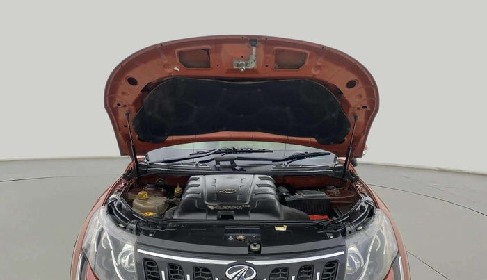 2016 Mahindra XUV500 W10, Diesel, Manual, 1,10,513 km, Open Bonet