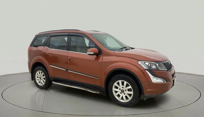 2016 Mahindra XUV500 W10, Diesel, Manual, 1,10,513 km, Right Front Diagonal