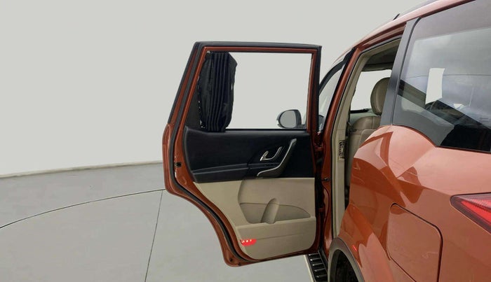 2016 Mahindra XUV500 W10, Diesel, Manual, 1,10,513 km, LHS Rear Door