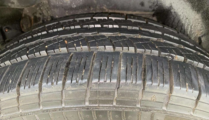 2016 Mahindra XUV500 W10, Diesel, Manual, 1,10,513 km, Right Rear Tyre Tread