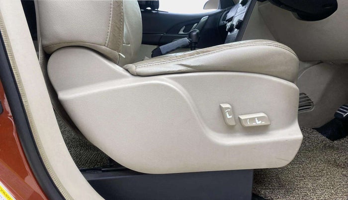 2016 Mahindra XUV500 W10, Diesel, Manual, 1,10,513 km, Driver Side Adjustment Panel