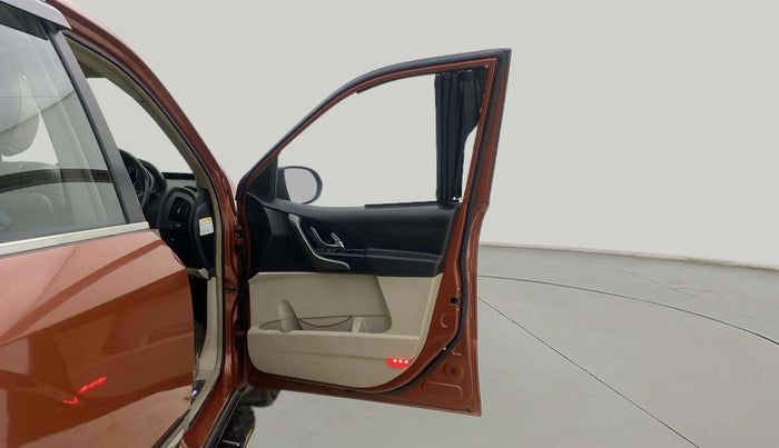 2016 Mahindra XUV500 W10, Diesel, Manual, 1,10,513 km, RHS Front Door