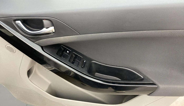 2019 Tata NEXON XZA PLUS DIESEL, Diesel, Automatic, 96,272 km, Driver Side Door Panels Control