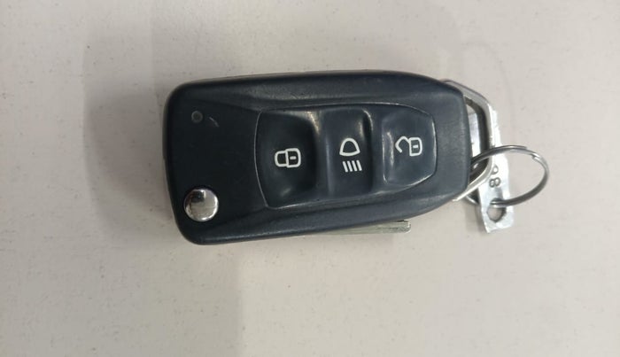 2022 Tata Tiago XT CNG, CNG, Manual, 37,952 km, Key Close Up