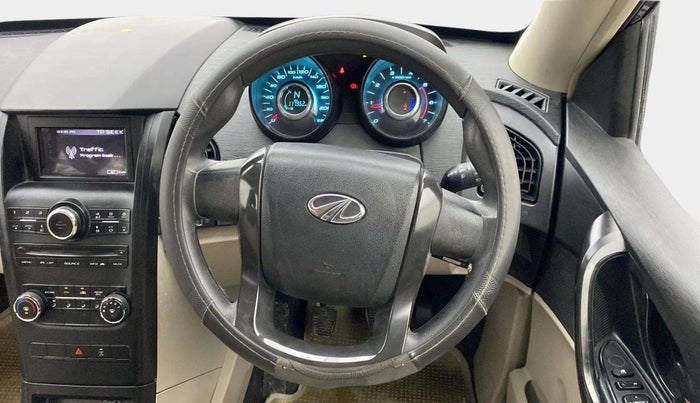 2016 Mahindra XUV500 W4, Diesel, Manual, 1,17,929 km, Steering Wheel Close Up