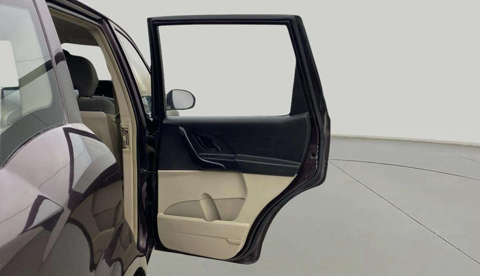 2016 Mahindra XUV500 W4, Diesel, Manual, 1,17,929 km, RHS Rear Door