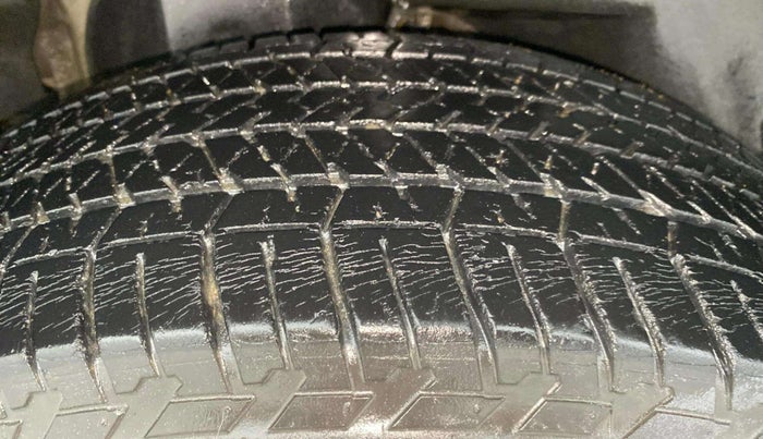 2016 Mahindra XUV500 W4, Diesel, Manual, 1,17,929 km, Right Rear Tyre Tread