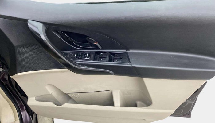 2016 Mahindra XUV500 W4, Diesel, Manual, 1,17,929 km, Driver Side Door Panels Control