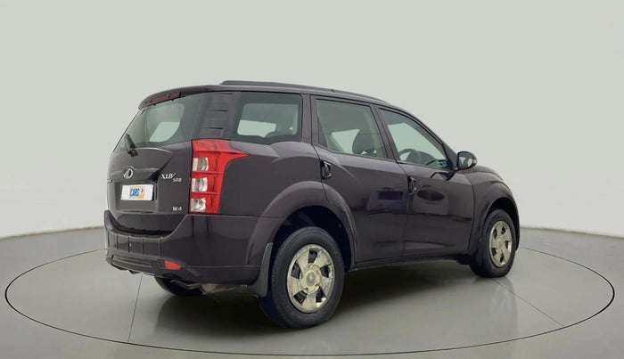 2016 Mahindra XUV500 W4, Diesel, Manual, 1,17,929 km, Right Back Diagonal