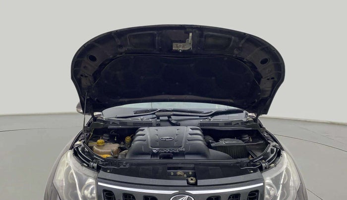 2016 Mahindra XUV500 W4, Diesel, Manual, 1,17,929 km, Open Bonet