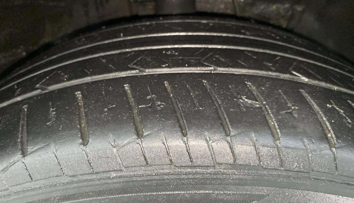 2018 Hyundai Verna 1.6 VTVT SX O, Petrol, Manual, 35,068 km, Right Rear Tyre Tread