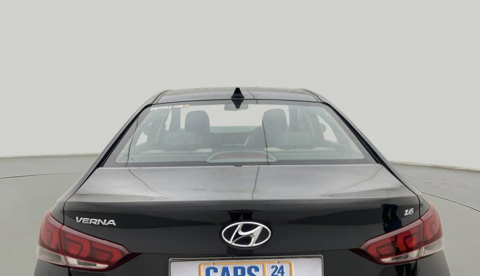 2018 Hyundai Verna 1.6 VTVT SX O, Petrol, Manual, 35,068 km, Rear Windshield