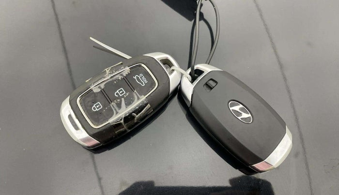 2018 Hyundai Verna 1.6 VTVT SX O, Petrol, Manual, 35,068 km, Key Close Up